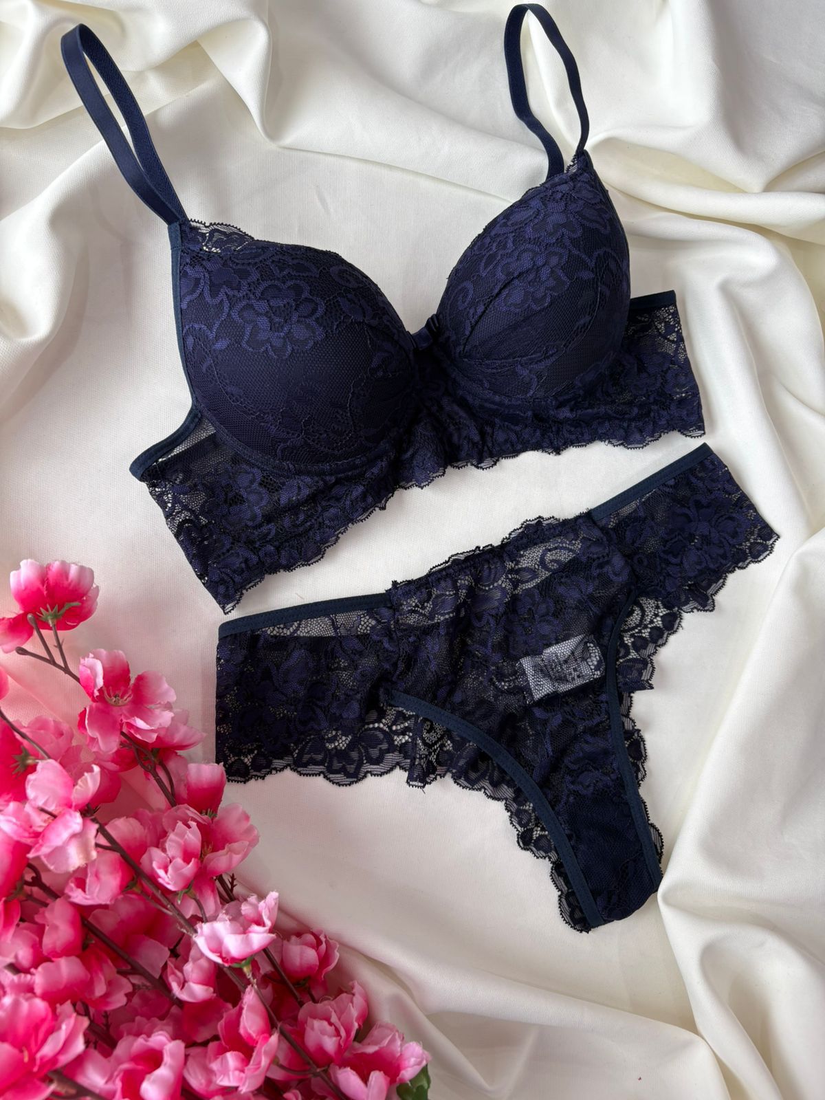 Conjunto de Renda Azul Marinho