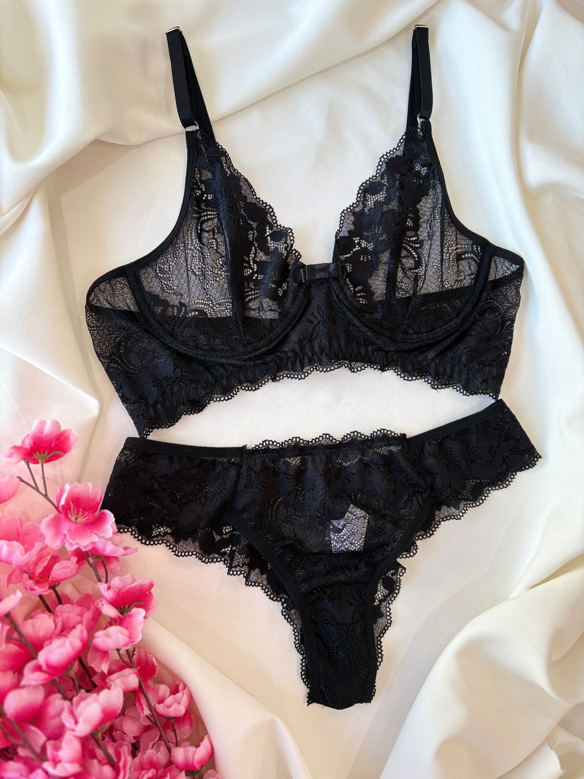 Conjunto de Renda Sem Bojo Preto